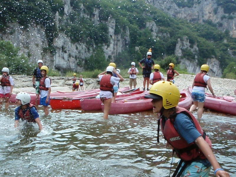Village Camps International Summer Camp Ard&egrave;che, France 2019-07-26 https://www.villagecamps.com/journals_admin/images/16-25-Water fight!.jpg